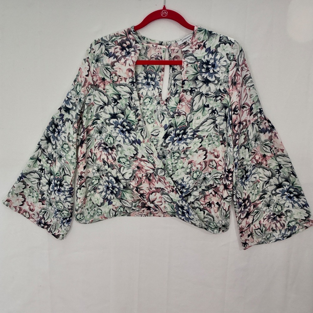Olivaceous Floral Wrap Top Womens Small Bell Sleeve Soft Romantic Feminine Boho - Picture 3 of 12